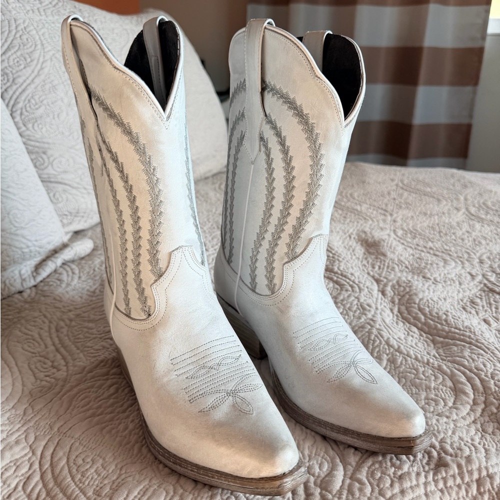 Sterling River White Heeled Western Boots